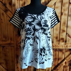 Women's Zenergy By Chico's black & white floral Striped tee - Size 0 (small)